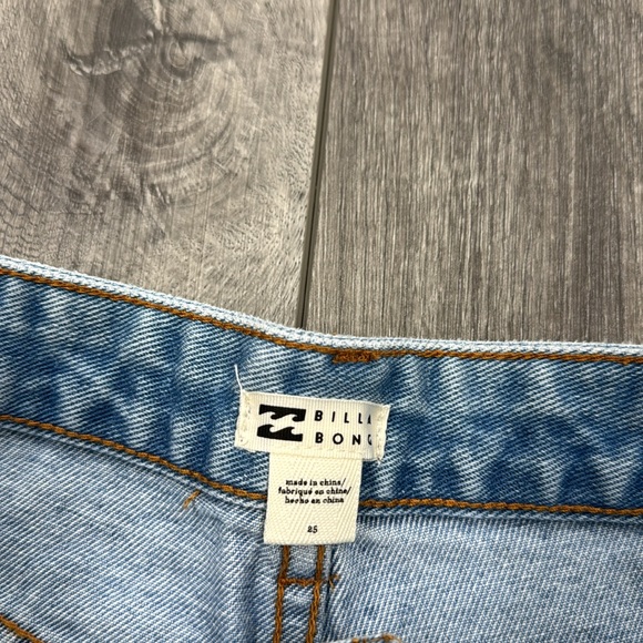 Billabong Shorts - NWOT - Picture 4 of 4